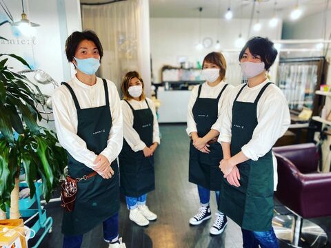 【通町】≪平均退勤時間19:00・サロンワーク中心・地域密着型≫営業中のレッスンを中心にスタイリストデビューを目指します！！働きやすい環境でプライベートの時間も大切にできるヘアサロン「amie:1000cc（アミーリットル）」からアシスタント（美容師）の求人☆★