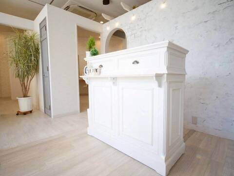 【坂戸】≪新卒・通信生OK≫≪家賃手当あり≫≪着付けあり≫≪休日取得の選択制≫アットホームな雰囲気のサロンで働きませんか？働き方の選択でプライベートも大切に！「R-crew（アールクルー）」からアシスタント（美容師）の求人☆★