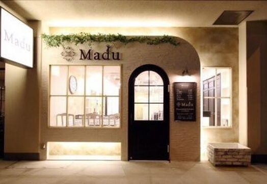 【文の里】≪完全週休二日制＆社会保険完備≫メイク・着付などサロンワーク以外にも積極的に取り組んでいける環境。福利厚生が整っているので安心して働けます！「Madu（マドゥー）」からアシスタント（美容師）の求人☆★☆