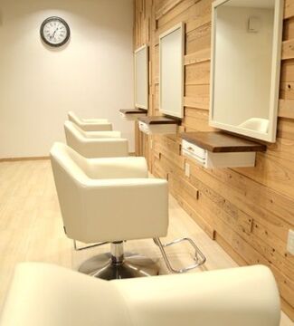 【津福】≪月23万円スタート・営業時間18時まで・月8日休み・有給消化率100%・時短勤務OK・社会保険完備≫丁寧にカウンセリングを行うのでお客様から大好評！今後新規出店の予定あり！働くママさん美容師も全力応援します！髪質改善で人気を誇る「arch（アーチ）」からスタイリスト（美容師）の求人☆★