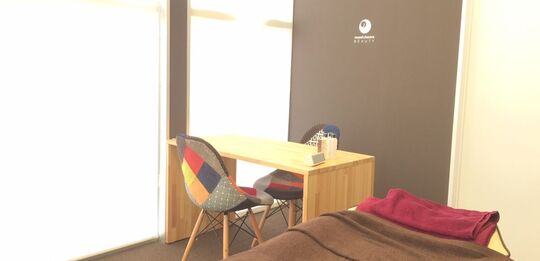 【諫早駅】≪月休7日・平均退勤時間18〜19時・社会保険完備≫月給17万円スタートで働きやすくプライベートの充実OK！！幅広い世代が来店される地域密着型ヘアサロン「the helix 諫早駅前店（ザヘリックスイサハヤエキマエテン）」からアシスタント（美容師）の求人☆★