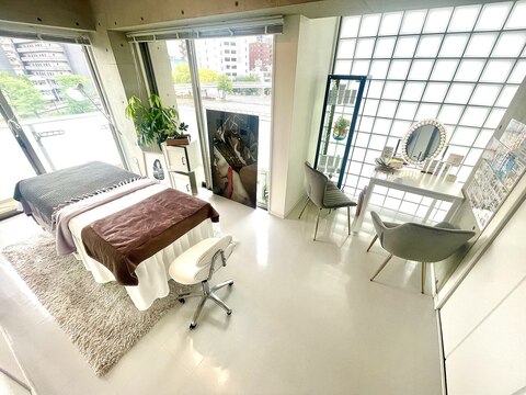 【金山】◆大卒未経験者多数・未経験歓迎・社会保険完備・産休育休制度あり◆未経験から高額月給を目指せます！少数精鋭サロンで多数出店予定！店長としてのキャリアアップも目指せます！「ハーブピーリング専門店 HERBERRY 金山店（ハーブピーリングセンモンテンハーバリーカナヤマテン）」からエステティシャンの求人☆☆