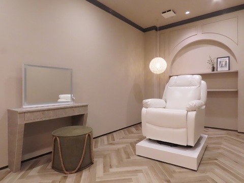 【瓦町】≪社会保険完備≫≪土日どちらか休みOK≫≪ネイル・髪色自由≫≪最短3カ月でデビュー可能≫≪経験者優遇≫未経験でも安心して働ける！基本残業がないのでプライベートも充実できるサロン！「I'LL 高松 by PAGEBOY（アイルタカマツバイページボーイ）」からアイリスト（まつげパーマ・アイブロウ）の求人☆☆