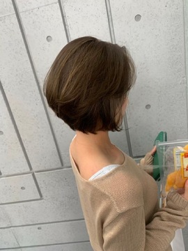 【苦楽園口】≪完全週休2日制／平均退社17時／掛持ち無しのマンツーマン接客≫一人ひとりに合ったカリキュラムを用意しスタイリストデビューまで安心サポート、営業中のレッスンも可能！アメリカロサンゼルスの姉妹店、エグゼクティブスタイリストから最新技術を学ぶこともできます！「B.C.B.G.（ベーセーベージェー）」からアシスタント（美容師）の求人☆★