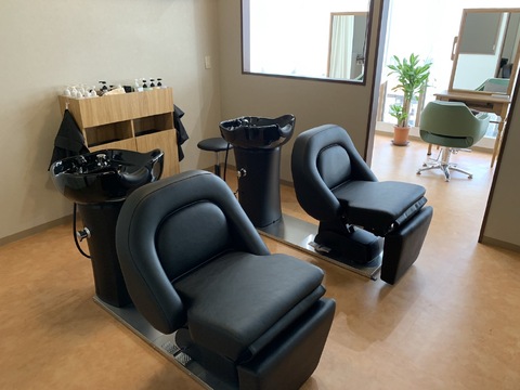 【深江】自由出勤の委託サロン！完全マンツーマンでの接客でお客様としっかり関われます。8000円以上の単価で無理せず稼げてプライベートも充実！「HAIR RESORT Laguna（ヘアーリゾートラグナ）」からスタイリスト（美容師）の求人☆★