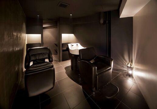 【長堀橋】≪社会保険完備≫少人数制な人気ヘアサロン！！オフィス街の一角に位置する開放的でシック、大人の静かな時間が過ごせるヘアサロン！「Carpe Diem（カーペディエム）」からスタイリスト（美容師）の求人☆★