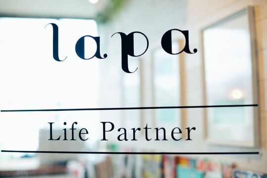 【垂水】店舗拡大のため大募集！≪社会保険完備≫スパが人気のアットホームサロン！その人にあった働き方を相談できるので、無理なく長く働いてもらえます♪“lapa（ラパ）”からアシスタント（美容師）の求人★☆