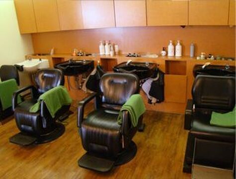 【喜志】≪月給25万円≫≪月8日休み≫≪19時営業終了≫地域密着により幅広い年代のお客様が毎日多くご来店される人気ヘアサロン★美容師として安心して長く働いていくことが出来る体制を整えています！FLAG（フラッグ）からスタイリスト（美容師）の求人☆★