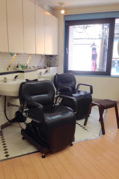 【四条烏丸】◇◆営業時間内レッスン可能◆◇近い距離でゆっくりお客様と関わっていく事ができます！スタッフさんとの距離はもちろん、お客様との距離も近い「クオーレ美容室（クオーレビヨウシツ）」からアシスタント（美容師）の求人☆★