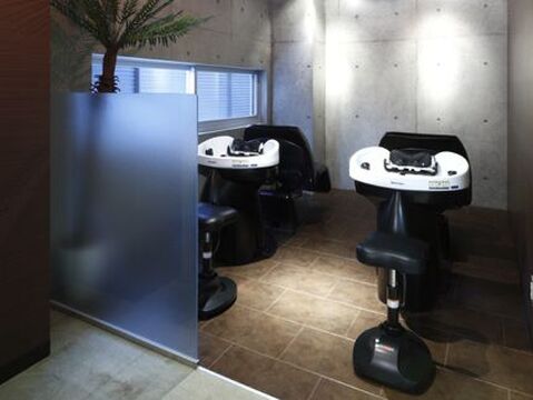 【桜坂】サロンワーク以外にもブライダル・ヘアセットの出張を行います★ずっとアシスタント業務だけでもOKのヘアサロン「hairmakeMANA（ヘアメイクマナ）」からアシスタント（美容師）の求人☆☆