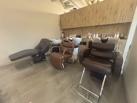 【常盤】≪月8日休み≫≪社会保険完備≫≪アイラッシュも学べる≫≪営業時間内レッスンも可能≫1年半以内にスタイリストデビュー可能！！美容師としての技術はもちろん、人間性も磨いていくことができる！「Bless HAIR Liebe店（ブレスヘアーリーベテン）」からアシスタント(美容師)の求人☆★☆