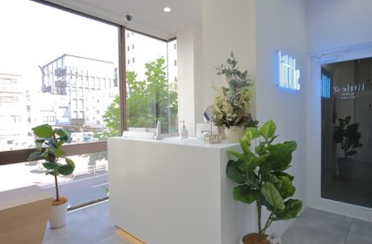 【松山市駅】正社員と業務委託を選択可能≪フリー40％／指名50％還元≫≪圧倒的な集客力で入客チャンス大!!≫≪社会保険あり!!≫頑張りしだいで月収40万円以上稼ぐ事も可能です「little 松山（リトルマツヤマ））」からスタイリスト・jrスタイリスト（美容師）の求人★☆