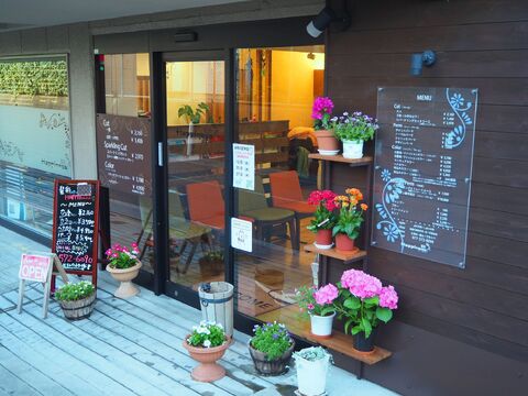 【瀬田】≪月8日休みと月6日休みの選択制≫≪社会保険完備≫≪土日休みも相談可能≫≪勤務時間短縮推奨企業≫≪30、50代活躍中≫アシスタント業務のみやりたい方も歓迎！予約制ではありませんので子供さんや家庭の急用も対応可能！正社員でも最短で夕方17：45前後退社可・Wワーク可・扶養内勤可・ブランク有り可「髪彩 Happiness（ハピネス）」からアシスタント（美容師）の求人☆☆