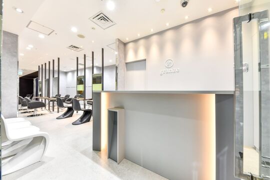 【なんば】≪実働8時間≫≪月8日休み≫≪社会保険完備≫≪営業中レッスン&早期デビュー可能≫デザインカラーも髪質改善も大人気のヘアサロン！早く業務委託で働きたい方にオススメです！「granze 難波店（グランジュナンバテン）」からアシスタント（美容師）の求人☆★