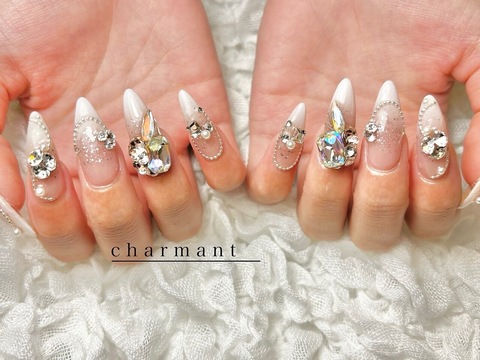 【天王寺】≪有給休暇消化率100％≫≪土日は月2回休みOK≫≪基本給25万円、平均給与30万円前後≫≪連休の取得も可能≫≪頑張った分はしっかり歩合で還元≫≪社会保険完備≫自分のライフスタイルに合わせて働く事の出来る環境「charmant（シャルモン）」からネイリスト（ネイル）の求人★☆★