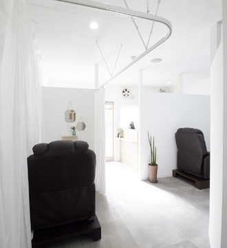 【南巽】≪社会保険完備≫≪16時までの勤務OK≫≪平日のみの勤務OK≫≪髪色・ネイル自由≫！20代の女性を中心に、幅広い世代のお客様から人気！丁寧なカウンセリングで、お客様1人1人の魅力を引き出すサロン！「K's LASH（ケーズラッシュ）」からアイリスト（まつげエクステ・まつげパーマ・アイブロウ）の求人☆☆