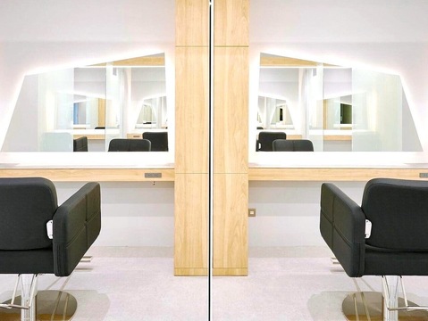 【所沢駅】≪完全週休2日制≫≪土日祝休みOK≫≪社会保険完備≫≪20時までに退勤可能≫お休みも取得でき、しっかり稼げる環境！デザインカラーや髪質改善など様々な技術が学べるサロンです！「kusyu... 所沢東口店（クシュトコロザワヒガシグチテン）」からアシスタント（美容師）の求人☆☆