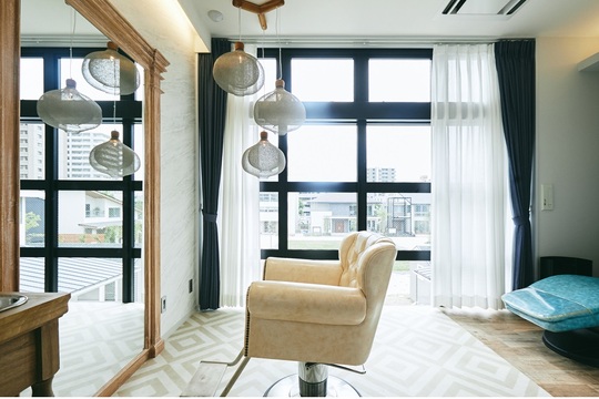 【北長瀬】≪月休9日・平均年10.5日の有給消化・高月給スタート・社会保険完備・営業中のレッスンOK≫お客様一人ひとりにしっかり向き合いながら接客ができるヘアサロン「farfara（ファルファラ）」からアシスタント（美容師）の求人☆★