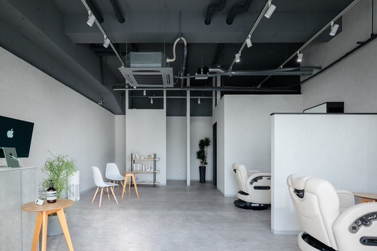 【岡山駅】≪土日休みOK≫≪社会保険完備≫≪16時までの勤務OK≫スタイリストオンリー！！髪質改善，ヘッドスパに特化しており高単価！！お客様を大切にするマンツーマン接客！プライベートを大切にしたい方へ！！「Mint leaf（ミントリーフ）」からスタイリスト（美容師）の求人☆★