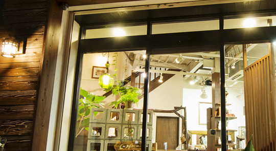 【中津】≪月給24万円≫≪完全週休2日≫≪社会保険完備≫髪の毛に始まり、「体に優しい」を大切にしています！薬剤や設備もこだわり、リピート率の高いサロン「carna hair（カルナヘアー）」からスタイリスト（美容師）の求人★☆