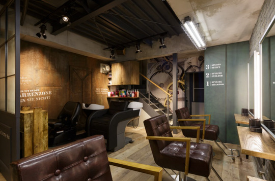 【上大岡】≪有給休暇あり・2年以内でのデビュー可能・営業時間内レッスンあり・住宅手当あり・社会保険完備≫自社研修センターで営業中にしっかりとレッスン可能！マンツーマンでスタイリストさんにも見てもらえるので、着実に成長可能♪die Schere Ast 上大岡店（ディシェーレアストカミオオオカテン）からアシスタント（美容師・理容師）の求人☆★☆