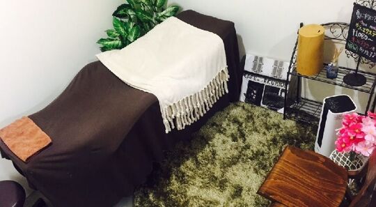 【博多】店内はまるでカフェのような雰囲気！お一人おひとりのお客様を大切にし、寛ぎと癒しの時間を提供している隠れ家サロン「Dep-bloc’s（ディップブロックス）」からアイリスト（アイデザイナー・まつ毛エクステ）の求人！