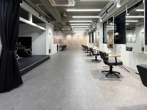 【西宮北口】≪貴方はいつまで低単価・長時間労働で頑張れますか？≫≪正社員は最低保障給23万円！≫≪委託は最低保障給月25万円≫≪土日休みOK≫≪夏季冬季・有給休暇あり≫ダメージレスなハイトーンカラーが人気！「innocence（イノセンス）」からスタイリスト（美容師）の求人☆★