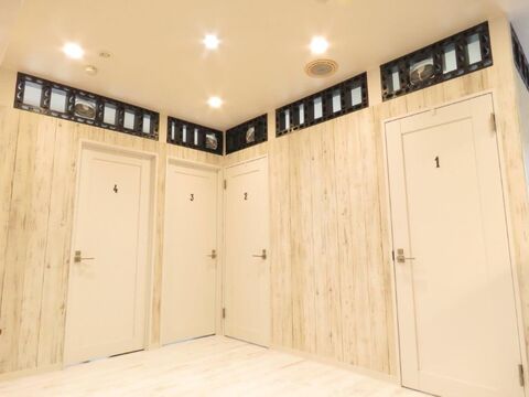 【池袋】≪最低保障1日14000円≫≪自由出勤制≫≪週1日、1時間からでも相談可能≫≪高還元率サロン≫入社1年目で月収35万円以上！入客チャンスも多いので、顧客さんがいない方でも働きやすいサロン「銀座LA・BO&SLEEKS（ギンザラボアンドスリークス）」からスタイリスト（美容師）の求人☆★