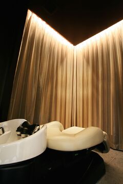 【新石切】「発見・発想・創造」をモットーに、おもてなし・カウンセリングを大切にするサロン♪スタイル勉強、撮影などにも力を入れてます☆楽しく働くスタッフと一緒に頑張りましょう！「Love thank hair（ラブサンクヘア）」からスタイリスト（美容師）の求人☆★