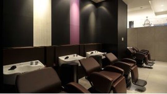 【柏駅】◇◆日曜休みあり・月8日休み・産休育休制度あり・社会保険完備◆◇月給25.5万円スタートと好待遇が人気！サロンワーク以外の活動も多いので、美容師としての職業を全力で楽しめますよ♪“TRUTH 柏店（トゥルースカシワテン）からスタイリスト（美容師）の求人★☆