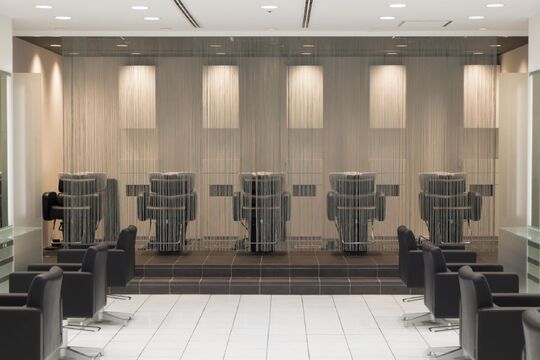 【東京駅】＜完全週休2日制＞＜社会保険完備＞抜群の待遇を擁する全国に展開するTAYAグループ☆入客チャンス〇月給30万円以上も可能♪TAYA 丸の内店（タヤマルノウチテン）からスタイリスト（美容師）の求人☆★