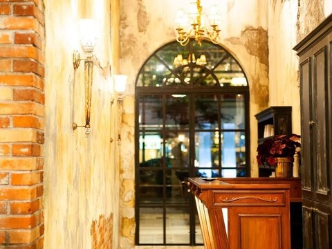 【吉祥寺】≪完全週休2日制・1年以内のデビュー可能・社会保険完備≫営業時間内を有効活用し、早期デビューが可能！時代にあわせた教育カリキュラムと労働環境で将来の不安なく勤務できます。「Reir 吉祥寺（レイールキチジョウジ）」からアシスタント（美容師）の求人★☆