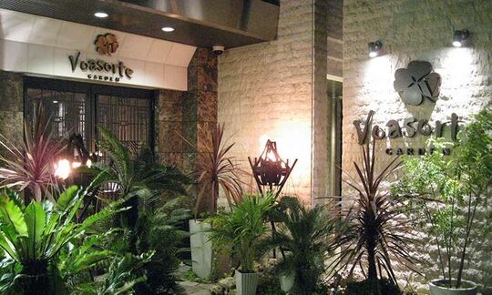 【亀島】◆完全週休2日制・住宅手当あり・デザインカラーがウリ・社会保険完備◆幅広い薬剤のラインナップで上質なサービスを提供！非日常の空間で気持ちよく働けます！「Voasorte GARDEN（ヴォアソルヂェガーデン）」からスタイリスト（美容師）の求人☆★☆