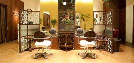 【樟葉】くずはモール★集客力抜群の人気サロン！月８日休み＆社会保険完備★スタッフさんが長く活躍できるステージをしっかり整えています★未経験・第２新卒生・新卒生も歓迎です♪アシスタント（美容師）の求人☆★☆