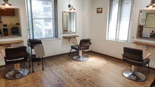 【千里山】≪週休2日制、週休3日もOK≫≪社会保険完備≫≪マンツーマン／12000円の高単価で無理なく稼げます≫手荒れに悩んでいても、技術に自信がなくても誰でも活躍できるサロン！土日もお休みが取れるからプライベートも我慢しなくてOK！ヘナ専門店だからシンプルメニューの少人数制プライベートサロン！「ヘナ専門店 Maif（ヘナセンモンテンマイフ」からスタイリスト・カラーリスト（美容師）の求人☆★☆