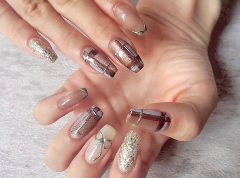 【谷町四丁目】≪月12日休みも可能≫≪土日は月2回休みOK≫≪月給25万円～≫社会保険完備！有給休暇消化率100％・有給休暇で連休もOK・頑張った分はしっかり歩合で還元！自分のライフスタイルに合わせて働く事の出来る環境ですよ「PEACE（ピース）」からネイリスト（ネイル）の求人★☆★