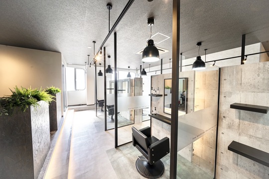 【堺東】≪自由出勤制≫≪マンツーマン施術≫≪フリー40％～／指名50％～≫個室、半個室の落ち着いた雰囲気の髪質改善特化サロン。高単価、高還元率で高収入を目指せます！ライフスタイルに合わせ、のびのび勤務していただくことが可能です！「AnC hair&studio」（アンク ヘアーアンドスタジオ）からスタイリスト（美容師）の求人☆☆