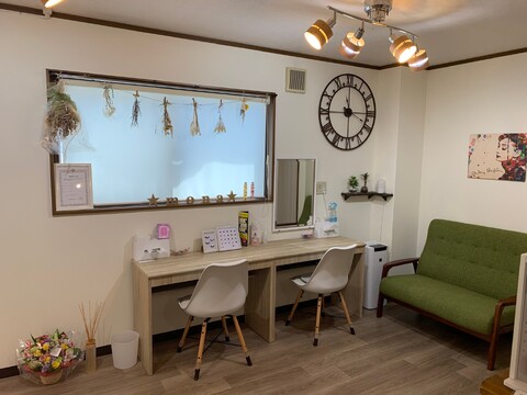 【住道】≪週2日、1日5時間～相談OK≫≪土日休み月1～2回OK≫≪髪色ネイル自由＆私服勤務≫≪アプリによるモデル集めサポートあり≫大手サロンの教育担当を務めたスタッフから技術を学べる環境「Eyelash salon mona（アイラッシュサロンモナ）」からアイリスト（まつげエクステ・まつげパーマ） の求人★☆