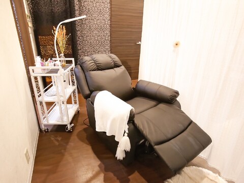 【甲子園】≪未経験歓迎！≫≪西宮新店舗もオープニング募集≫≪社会保険完備≫≪正社員・パート・業務委託から選択OK≫≪実働8時間≫≪正社員でも月1回日曜休みOK≫≪髪型・ネイル自由≫プライベートも充実させながら働ける！最先端の技術を取りそろえたアイラッシュサロン「Carina（カリナ）」からアイリスト（まつげエクステ・まつげパーマ・アイブロウ）の求人☆☆