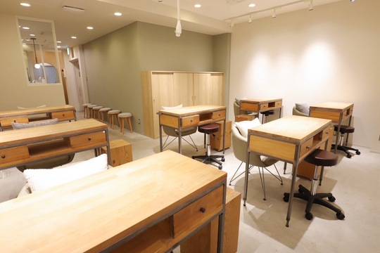 【矢場町】≪未経験OK・社会保険完備≫充実の福利厚生と選べる雇用形態でライフスタイルに合わせた働き方ができます。幅広い技術習得が可能な「DEE nail×eyelash yaba（ディーネイルアイラッシュヤバ）」アイリスト（まつげエクステ・まつげパーマ・アイブロウ）の求人☆☆