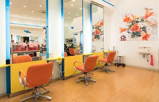 【鳳】≪月給28万円≫≪土日休み年12回までOK≫≪社会保険あり≫≪営業内レッスンあり≫忙しく働くからこそ、スタッフさんのチームワークを大切にしています。長く安心して働ける「11cut 鳳店（イレブンカットオオトリテン）」からスタイリスト（美容師）の求人☆★☆