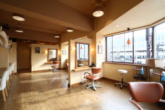 【近鉄奈良】◇◆完全週休2日制◆◇慰安旅行や運動会など、楽しいイベントもいっぱい♪個性を生かしながら、のびのびと働いていけるサロンoar 奈良店（オール ナラテン）からアシスタント(美容師)の求人☆★