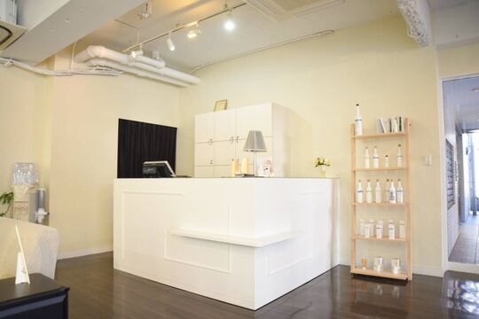 【塚口】≪完全週休2日制≫≪社会保険完備≫≪最短1年半デビュー！≫≪20時までに退勤OK≫全体講習会のため第1火曜はサロン定休日！そのほか営業中レッスンも可能なので、早くデビューしたい方にはオススメのサロンです！「la muse resort（ラミューゼリゾート）」からアシスタント（美容師）の求人☆★☆