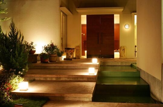 【千里中央】≪社会保険完備!!≫≪寮完備≫働きやすい条件が揃った地域密着型サロン。スタッフさん同士は仲が良くてとってもアットホームな社風です!!“AIRFLOW With the GARDEN（エアーフローウィズザガーデン）”からアシスタント（美容師）の求人☆★