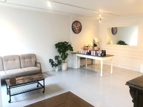 【通町筋駅】≪離職率5％以下・平均月収40万円～・最低保障給あり・20代のお客様が多い・入客チャンスあり・業務委託or正社員の選択OK・インボイス対策済≫平均売上月100万以上のスタッフも在籍！土日祝のお休みも相談可能なので働きやすさバッチリ！！自分の時間を大切にできて長くお仕事できるヘアサロン「TIGRE kamitori（ティグルカミトオリ）」からスタイリスト（美容師）の求人☆★☆