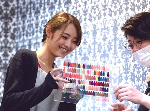 【梅田】≪土日休みOK≫≪売上の50〜60%還元≫自由出勤なので旅行も行きやすい！保証制度もあり！集客もあるので、稼ぎながらプライベートも充実させられますよ。月30万以上稼ぐ方も多数！「D-salon 梅田店（ディーサロンウメダテン）」からスタイリスト（美容師）の求人☆★