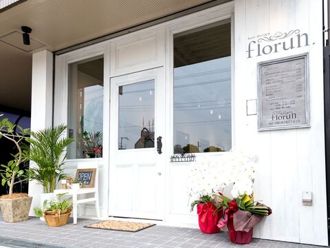 【清水】≪月8日休み！年1回の特別4連休あり≫オーナーさんからマンツーマンで指導を受けられますよ！興味のある方は撮影にも携われるチャンスあり！全ての女性をキレイにするflorun.（フロール）からアシスタント（美容師）の求人☆☆