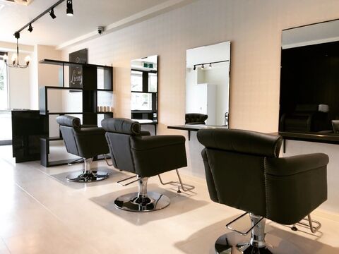 【三室戸】お客様に寄り添った接客が人気！≪系列店のまつエク、ネイル無料施術≫≪社会保険完備≫デザインカラーから酸熱トリート面とまで人気なアットホームサロン「hair art Lienge（ヘアーアートリアンジュ）」からアシスタント（美容師）の求人☆☆