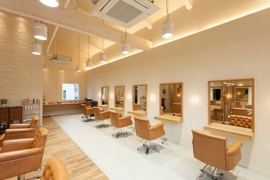 【本城】≪月給23万円〜・社会保険完備・第3日曜日休≫高い歩合の還元率＋働きやすい条件があるので長くお仕事できる環境が揃っています♪オシャレでかわいいヘアサロン「Tortue de Janna（トルチュディジャンナ）」からスタイリスト（美容師）の求人☆★