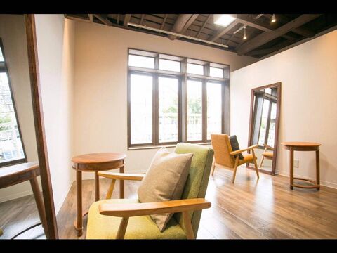 【鳴尾】≪入客チャンスあり!!≫≪プライベート充実可!!≫パート、アルバイトさん大募集!!店内はアンティーク調でとってもおしゃれ!!落ち着いた雰囲気のアットホームなお店です!!お客様との距離が近い地域密着型サロン“uni hair&spa（ユニヘアーアンドスパ）”からスタイリスト（美容師）の求人☆☆